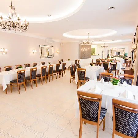 Centrum Konferencyjno-apartamentowe Mrówka Kompleks wypoczynkowy 3*