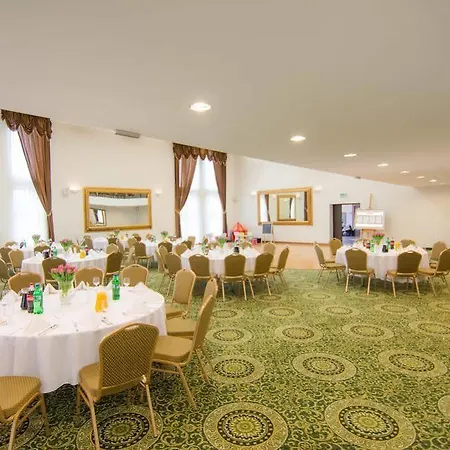 Kompleks wypoczynkowy Centrum Konferencyjno-apartamentowe Mrówka 3*