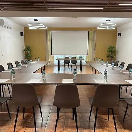 Centrum Konferencyjno-apartamentowe Mrowka Tatil parkı
