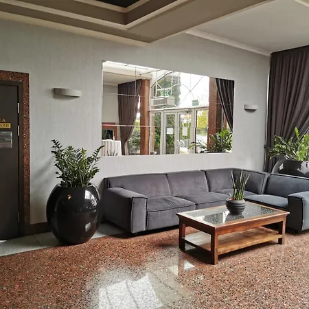 Centrum Konferencyjno-Apartamentowe Mrowka 3*