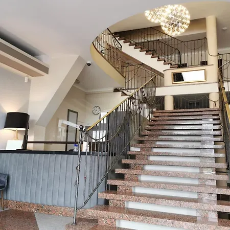 Centrum Konferencyjno-apartamentowe Mrówka 3* Varsovia