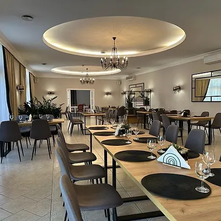 Centrum Konferencyjno-apartamentowe Mrowka 홀리데이파크 3*