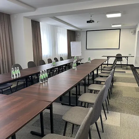 Centrum Konferencyjno-apartamentowe Mrowka 3* Warszawa