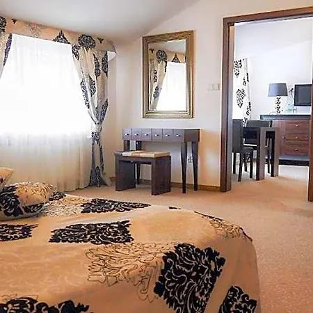 Centrum Konferencyjno-apartamentowe Mrowka 3* 바르샤바