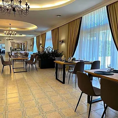 Centrum Konferencyjno-apartamentowe Mrowka 3*