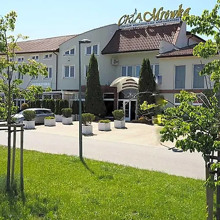 홀리데이파크 Centrum Konferencyjno-apartamentowe Mrowka