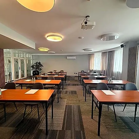 홀리데이파크 Centrum Konferencyjno-apartamentowe Mrowka 3*