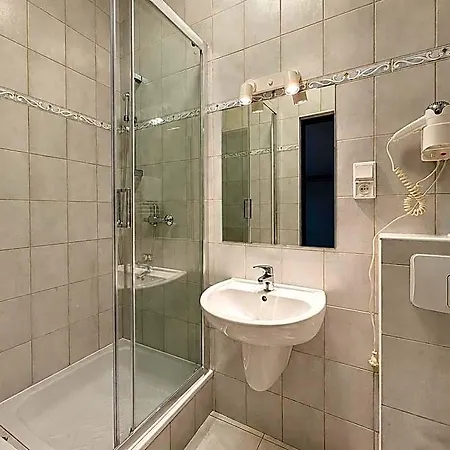 Centrum Konferencyjno-apartamentowe Mrowka 바르샤바