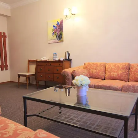 Centrum Konferencyjno-apartamentowe Mrowka Tatil parkı 3*