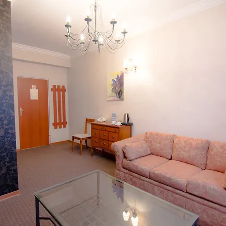 Centrum Konferencyjno-apartamentowe Mrowka 3*