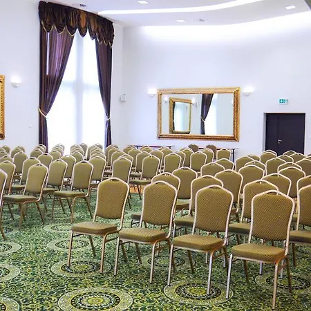 Centrum Konferencyjno-apartamentowe Mrowka Tatil parkı 3*