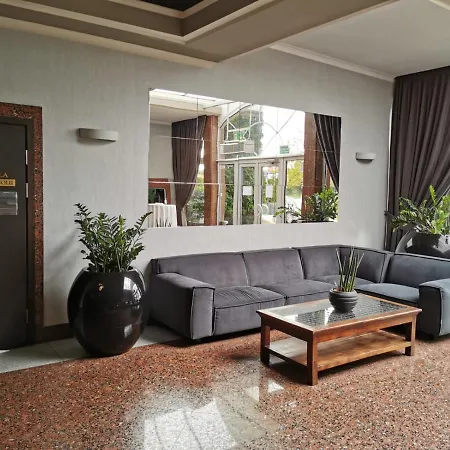 Centrum Konferencyjno-apartamentowe Mrowka Tatil parkı 3*