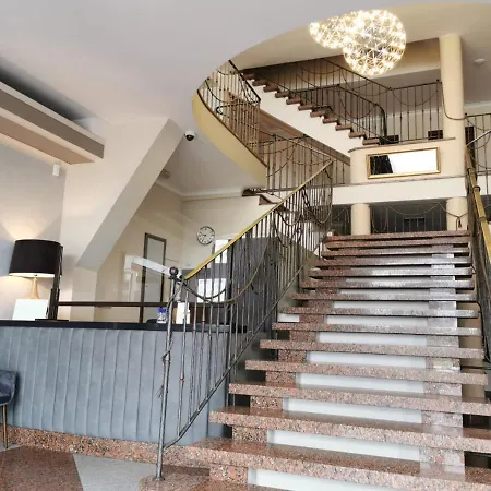 Centrum Konferencyjno-apartamentowe Mrowka 3* Varşova