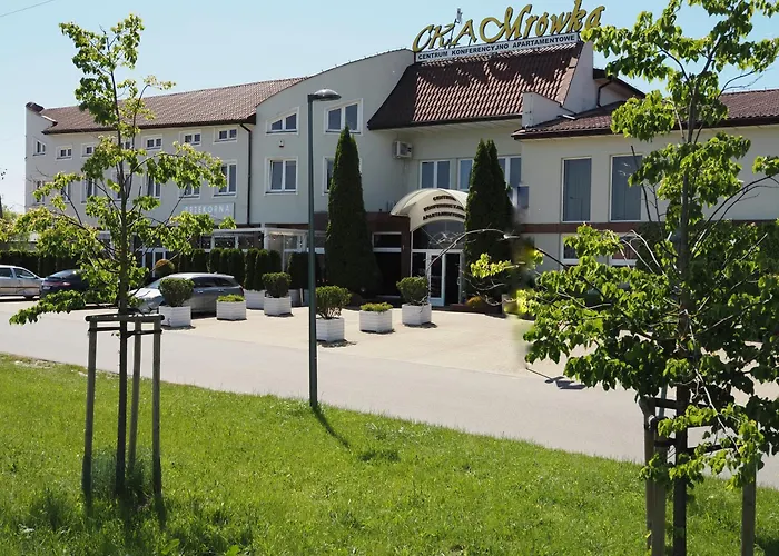 Centrum Konferencyjno-apartamentowe Mrowka База отдыха 3*