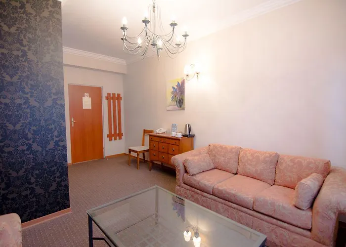 Centrum Konferencyjno-Apartamentowe Mrowka 3*