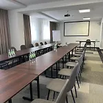 Centrum Konferencyjno-apartamentowe Mrowka 3* Warszawa