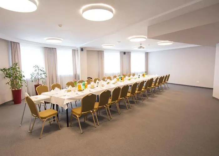 Centrum Konferencyjno-apartamentowe Mrowka 3* Varsó
