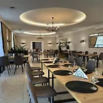 Centrum Konferencyjno-apartamentowe Mrowka База отдыха 3*