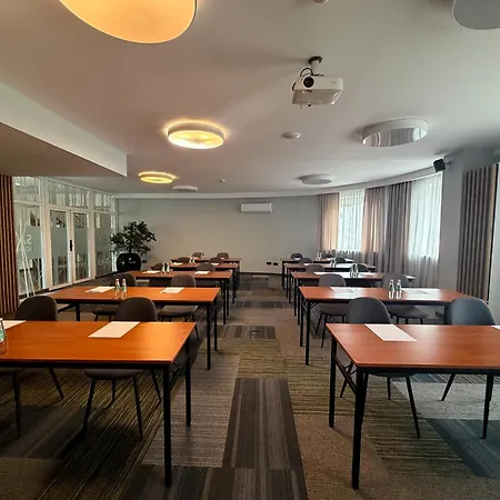 Centrum Konferencyjno-apartamentowe Mrowka ホリデーパーク ワルシャワ